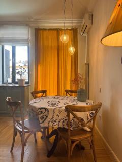 Retro Chic Flat - 8