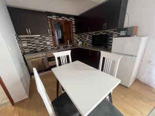 Cozy Corner Apartment - Sarandë - 4