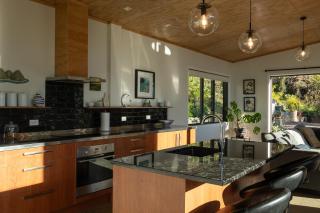 Manu Heights Retreat, tranquil luxury, views and privacy - Dunedin - 7