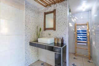 Villa Kupu-Kupu, private pool & lush garden - Gili Air - 4