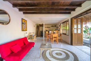 Villa Kupu-Kupu, private pool & lush garden - Gili Air - 6