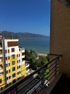 Lake View Apartament me qera ditore me pamje nga liqeni Pogradec Text or Contact - Pogradec - 0