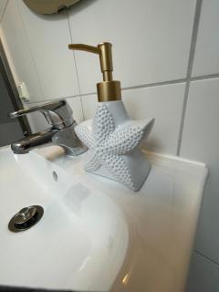 Sea-Inspired Suite for You and Your Pet - Öjersjö - 4
