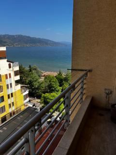 Lake View Apartament me qera ditore me pamje nga liqeni Pogradec Text or Contact - Pogradec - 4
