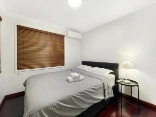 MetaWise Cozy Family Room in Shared Home Free Parking - Castle Hill - 8