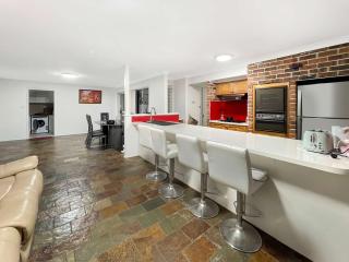 MetaWise Cozy Family Room in Shared Home Free Parking - Castle Hill - 7