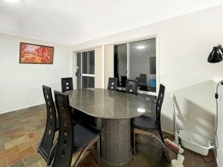 MetaWise Cozy Family Room in Shared Home Free Parking - Castle Hill - 4