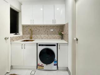 MetaWise Cozy Family Room in Shared Home Free Parking - Castle Hill - 3