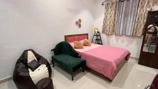 The cozy cabin studio apartments #10 - Mumbai - 8