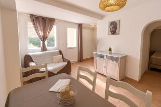 Rêve D'azur, Mazet en bord de mer, parking, Piscine partagée, Terrasse BBQ & draps inclus la Nartelle, 1 salon, 1 chambre, 1 cuisine , 1 sdb - Sainte-Maxime - 2