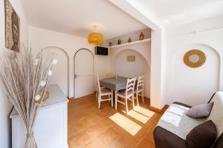 Rêve D'azur, Mazet en bord de mer, parking, Piscine partagée, Terrasse BBQ & draps inclus la Nartelle, 1 salon, 1 chambre, 1 cuisine , 1 sdb - Sainte-Maxime - 1