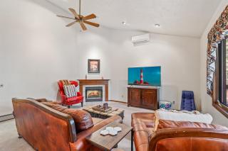 Pristine Cabin on Wooded Lot. Fantastic Location Pool Table - Flagstaff - 3