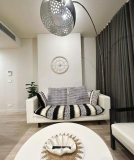 Stylish 1BR suite with City-view & Balcony - Sydney - 5