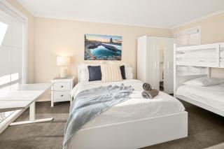 Cozy 4BR Home by Melb Airport, CBD & Watergardens - Sydenham - 6