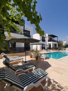 300m to Beach 2 Bedroom Garden Floor Flat with Pool A1 - Yeni Dünya Bodrum - 0