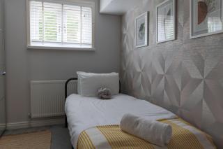 Comfy Birmingham City Home Peaceful Escape - 8