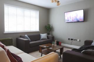 Comfortable Birmingham City Home Peaceful Escape 20 percent Off - 3