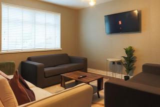 Comfortable Birmingham City Home Peaceful Escape 20 percent Off - 0