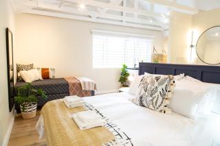 La Terre Blanche Stylish Stellenbosch Accommodation - 2