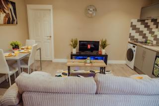Modern Flat l Molineux 5 Min l Smart TV l WiFi l Free Parking - Wolverhampton - 3