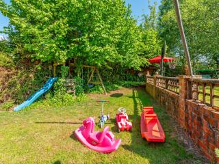 Squirrel Barn - Family Getaway Pass the Keys - Milwich - 7