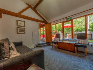 Squirrel Barn - Family Getaway Pass the Keys - Milwich - 5