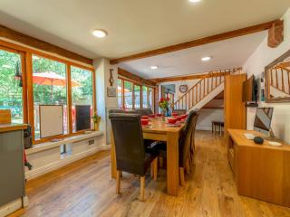 Squirrel Barn - Family Getaway Pass the Keys - Milwich - 2