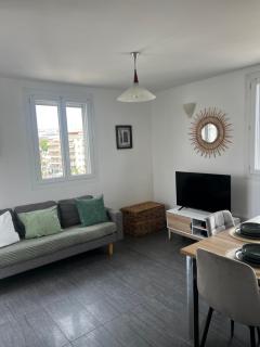 Juan Les Pins 2BR Sunny Top Floor 50m Beach Central - Antibes - 0