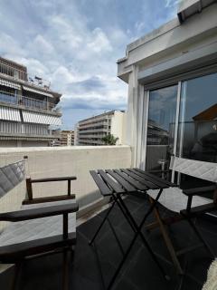 Juan Les Pins 2BR Sunny Top Floor 50m Beach Central - Antibes - 3