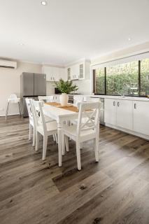 Cozy 3BR Home by Melb Airport, CBD & Watergardens - 4