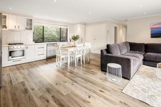 Cozy 3BR Home by Melb Airport, CBD & Watergardens - Sydenham - 1