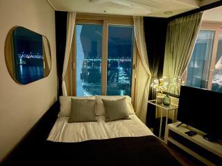 Ocean Front Apartment - Busan - 6