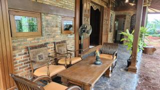 Peaceful Villa with Spacious Lush Garden - Jakarta - 7