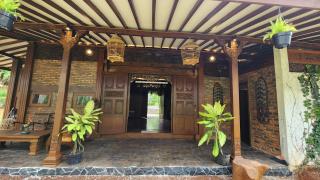 Peaceful Villa with Spacious Lush Garden - Jakarta - 6