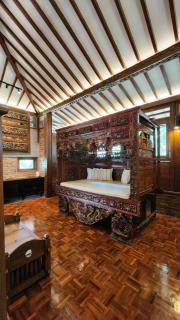 Peaceful Villa with Spacious Lush Garden - Jakarta - 2