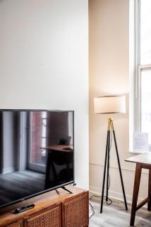 5BR CozySuites The Block with Direct Skybridge Access - 4