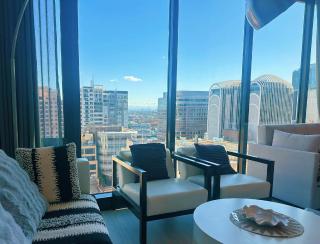 Stylish 1BR suite with City-view & Balcony - Sydney - 2