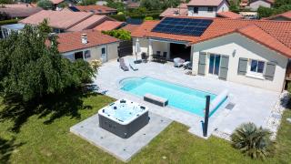 Villa avec Piscine, Jacuzzi et Sauna Privé dans les Dombes - Ambérieux-en-Dombes - 0