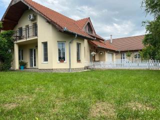 Vacation Home with Garden - Sînmartin - 0