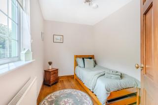 Charming 2 Bed Property - Upton - 3
