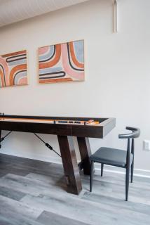 3BR CozySuites at The Block Pool Table and Arcade - Indianapolis - 3