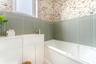 Charming 2 Bed Property - 6