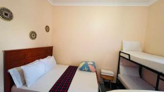 Safari Roots Hostel - - 9
