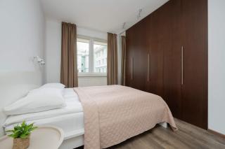 Air-conditioned Apartment near Łazienki Park with Parking by Noclegi Renters - Warsaw - 3