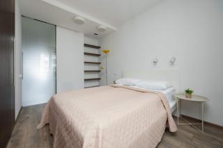 Air-conditioned Apartment near Łazienki Park with Parking by Noclegi Renters - Warsaw - 2