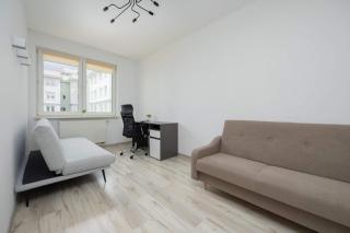 Air-conditioned Apartment near Łazienki Park with Parking by Noclegi Renters - Warsaw - 1