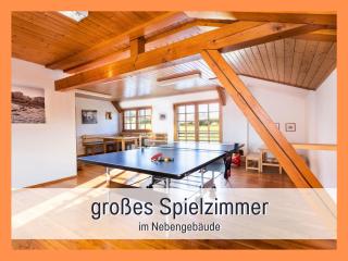 Biohof Burger, 3 sonnige Fewo, alle mit Balkon, Spielzimmer, Grillhütte, 7 km vor Oberstdorf - Bolsterlang - 0