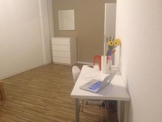 Pension Albert - Monteur Zimmer - Stuttgart - 0