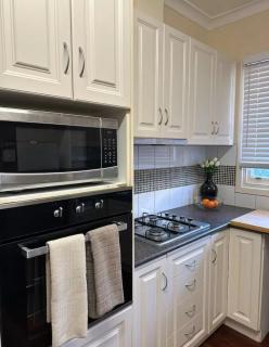 3BR Perth Hideaway, Central - - 1