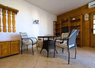 Akrotiri 2BR Apartment - 4